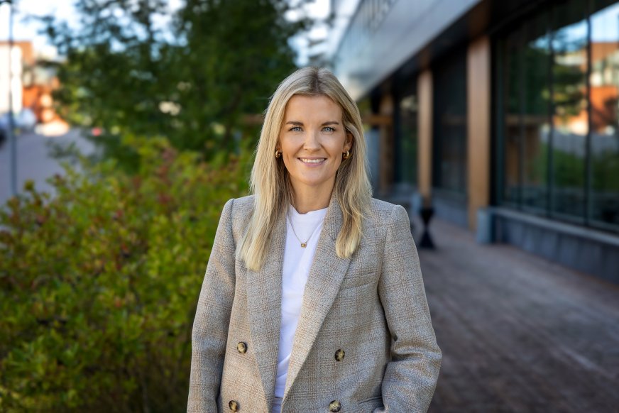 Porträtt av Stine Fjærli Sjøthun, divisionsdirektör för Byggautomation på GK