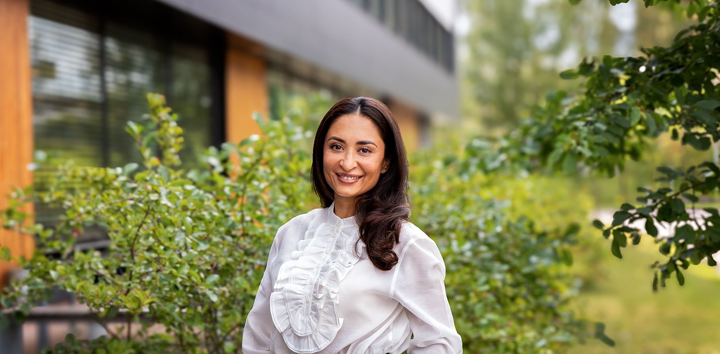 Portrett av Uzma Sadar Bhatti, juridisk direktør i GK Portrett av Uzma Sadar Bhatti, juridisk direktør i GK