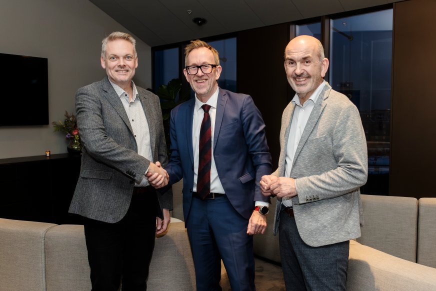 Fr.v.: Carsten Sørensen, adm.dir. i Caverion Danmark, Kim Robert Lisø, koncernchef i GK och Lars Sjørring, regiondirektör befintliga byggnader i GK Danmark