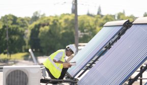 Klimatförändringar med skyfall, värmeböljor och jordskred innebär nya påfrestningar och utmaningar för våra fastigheter. 