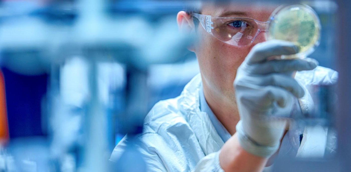 Läkemedelsföretaget Thermo Fisher i Uppsala behöver hög standard för luftkvalitet och driftsäkerhet i sina lokaler. 