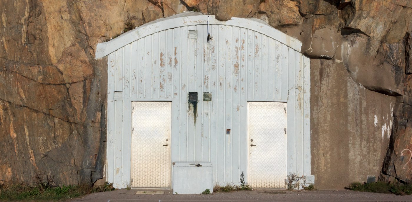Svenska skyddsrum har hamnat i fokus sedan kriget i Ukraina bröt ut. Men hur funkar egentligen ventilationen i ett skyddsrum?  