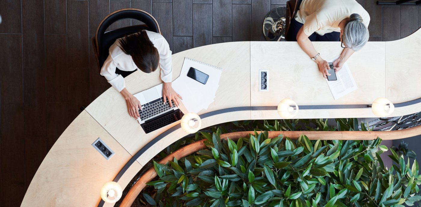 Kvinnor behöver en högre temperatur än män på jobbet, visar studien "Battle for the thermostat: Gender and the effect of temperature on cognitive performance". 