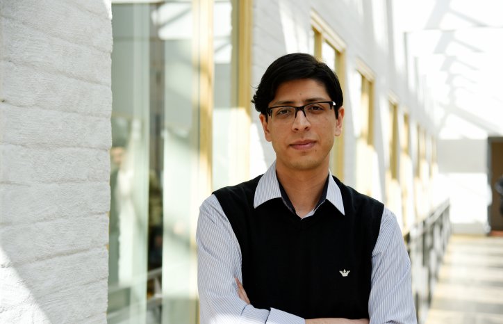Forskaren Hadi Banaee är med och utvecklar den nya AI-modellen.