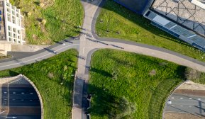 Sverige står inför utmaningarna att uppfylla klimatmålen för 2045 och samtidigt hantera det omfattande renoveringsbehovet av landets fastigheter. 