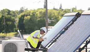 Klimatförändringar med skyfall, värmeböljor och jordskred innebär nya påfrestningar och utmaningar för våra fastigheter.  Klimatförändringar med skyfall, värmeböljor och jordskred innebär nya påfrestningar och utmaningar för våra fastigheter.