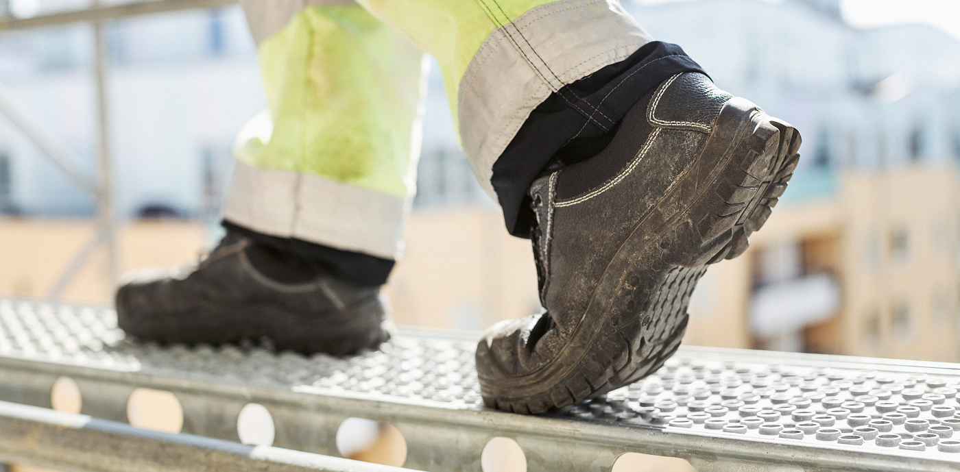 Antalet dödliga arbetsplatsolyckor i Sverige har ökat stort och byggbranschen är klart överrepresenterad.