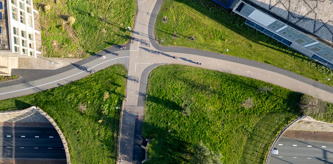 Sverige står inför utmaningarna att uppfylla klimatmålen för 2045 och samtidigt hantera det omfattande renoveringsbehovet av landets fastigheter. Sverige står inför utmaningarna att uppfylla klimatmålen för 2045 och samtidigt hantera det omfattande renoveringsbehovet av landets fastigheter.