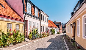 GK har under flera år genomfört energieffektiviseringar i Ystad kommun. Det har lett till att koldioxidutsläppen minskat med 98 procent. GK har under flera år genomfört energieffektiviseringar i Ystad kommun. Det har lett till att koldioxidutsläppen minskat med 98 procent.