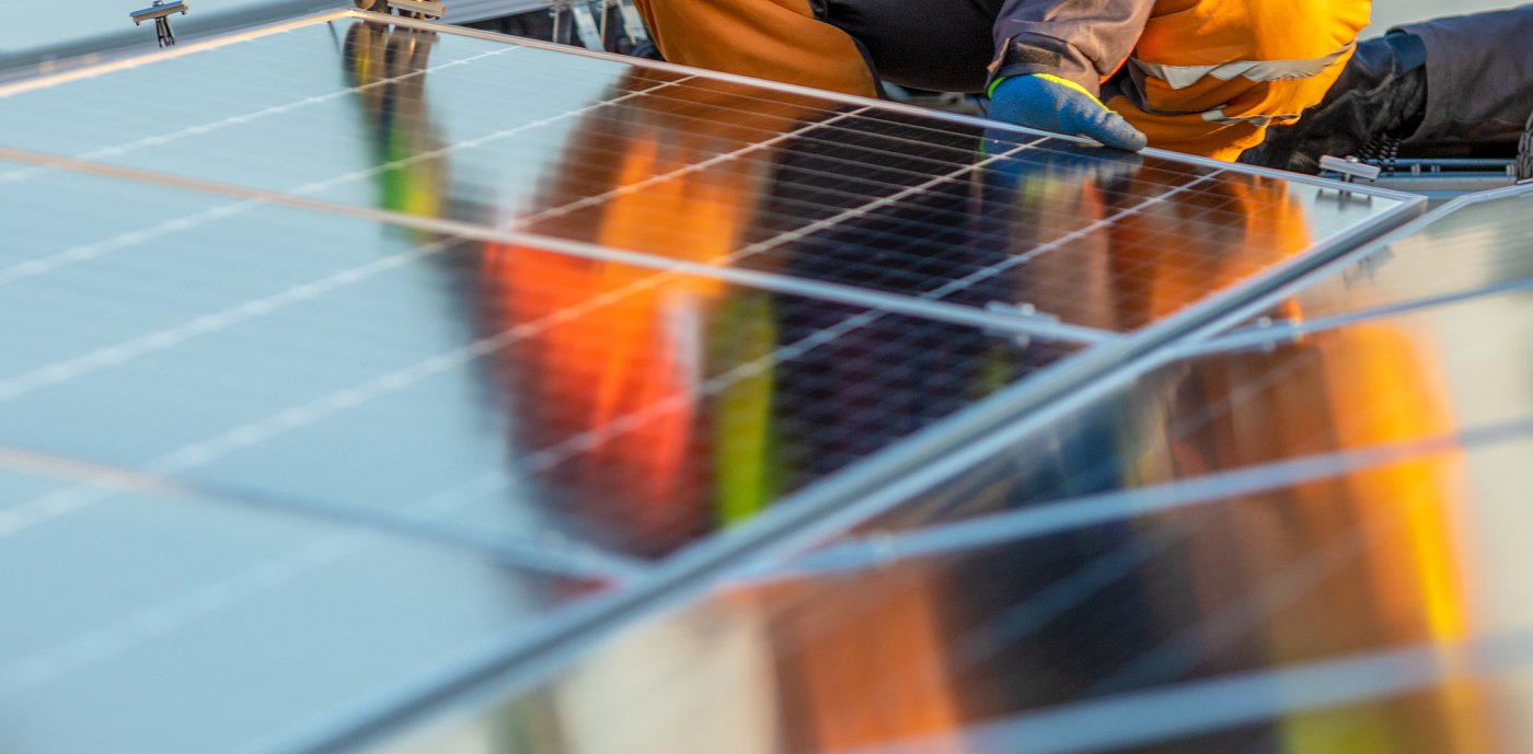 GK har hjälpt Ystad kommun att installera solceller för att få ner de höga elpriserna och bli mer hållbara.