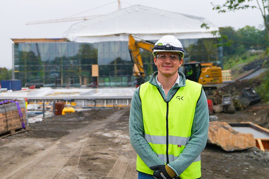 Tobias Sølie Halvorsenforan det nye Tøyenbadet Tobias Sølie Halvorsenforan det nye Tøyenbadet